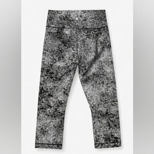 Lululemon Cropped Leggings Size 8 | Black & White Floral Print | Like New